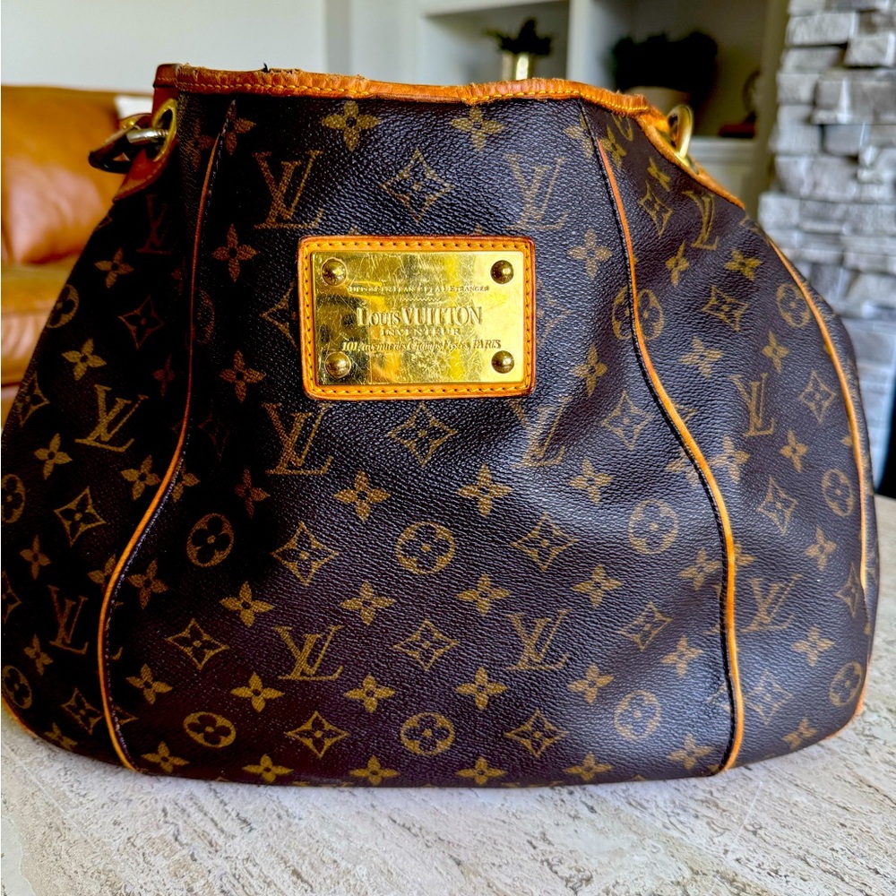 Authentic Louis Vuitton Galleria PM. Purchased in 2008.